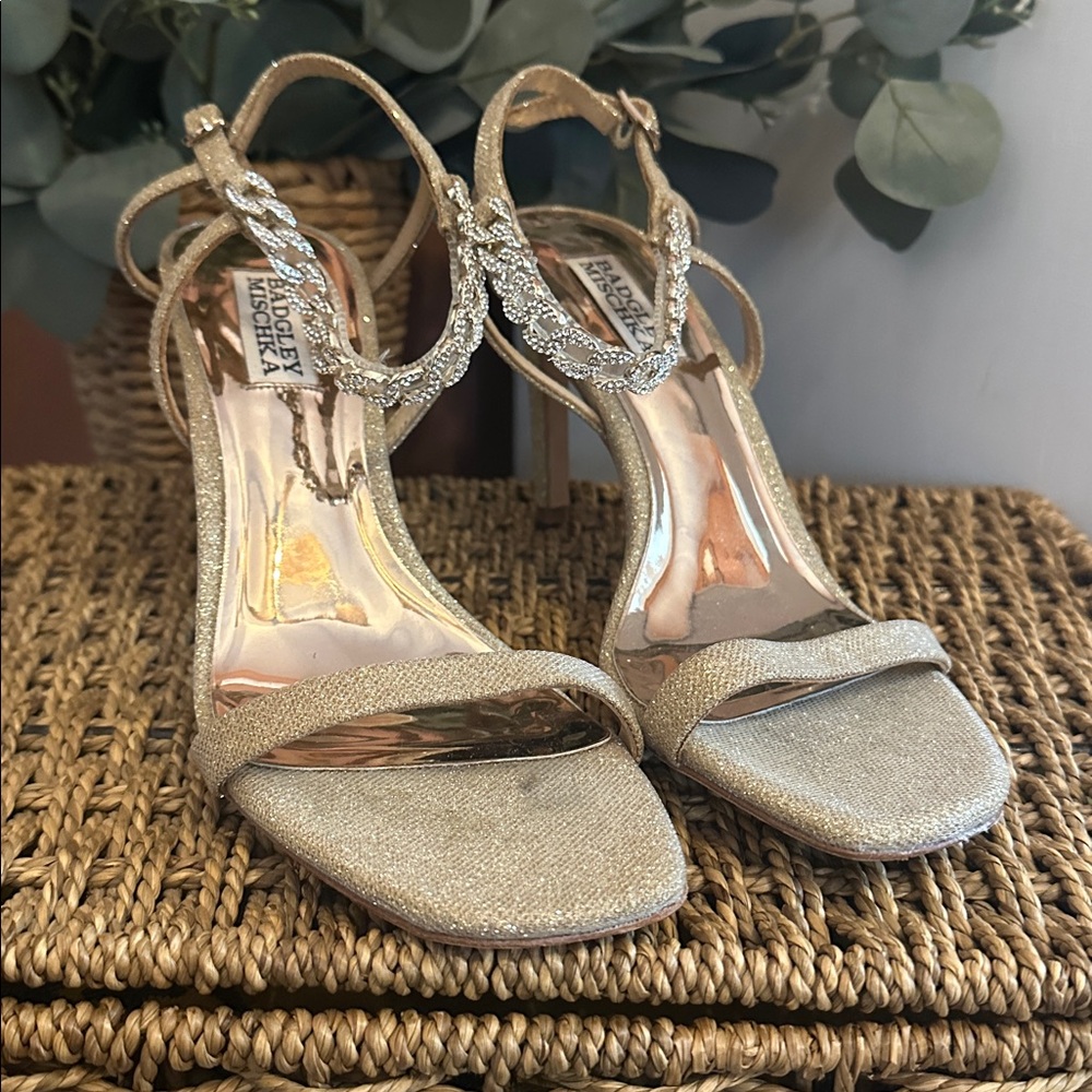 Badgley Mischka Kai Gold metallic 7.5 chain rhinestone Strappy 3.5” buckle Heels - Picture 3 of 14